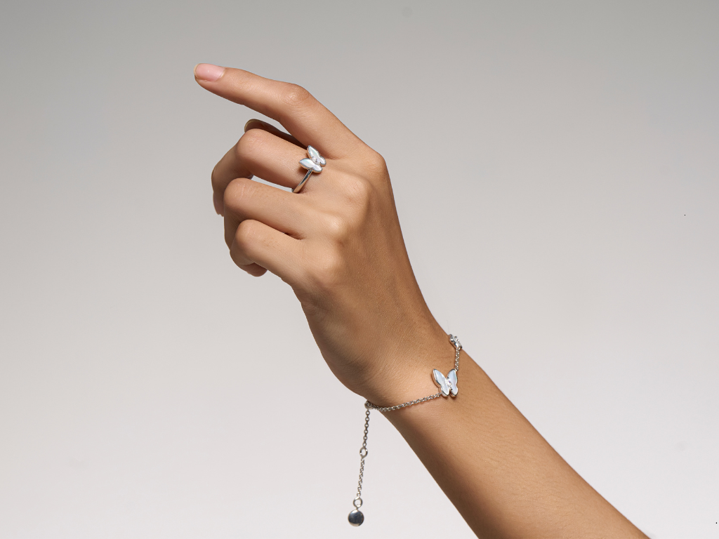 Vintage Meets Modern: Mother of Pearl Jewelry Is Making a Big Comeback
